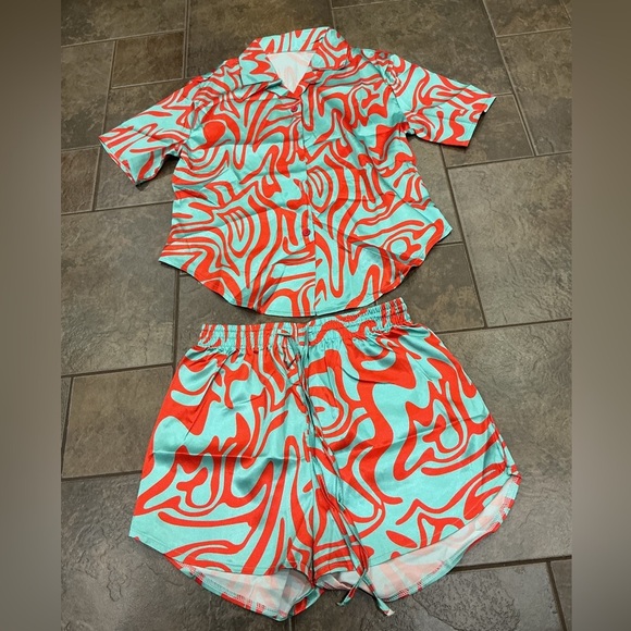Vibrant red and Teal Swirl Shirt and Shorts Set - Picture 1 of 4